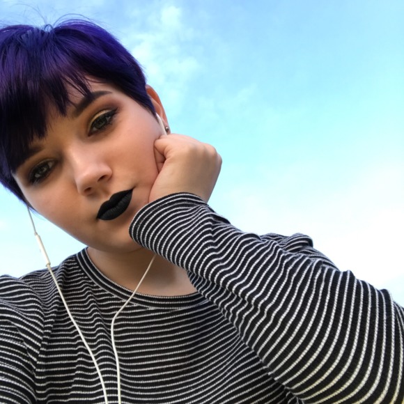 Meet your Posher, Rae - Picture 1 of 1